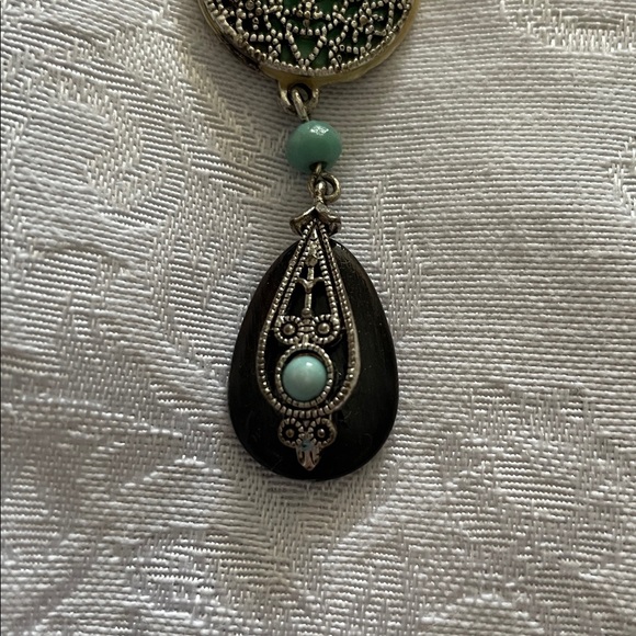 Vintage AVON Elegant Filigree Silver and Black Pendant Necklace - Picture 4 of 8